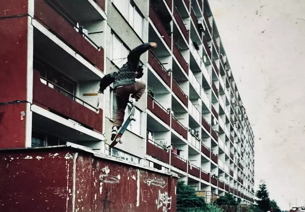 If Pigeons Turned to Gold
© CLAW films