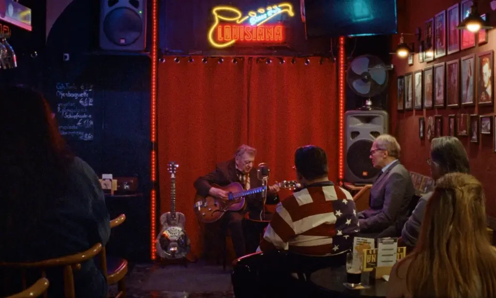 Wiener Blues - The Loneliest Man in Town 